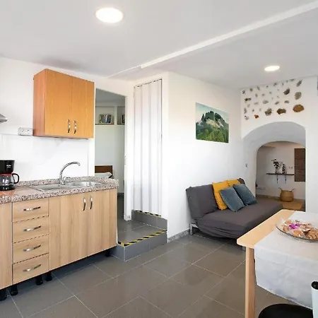 Bisangel House *