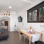 Bisangel House