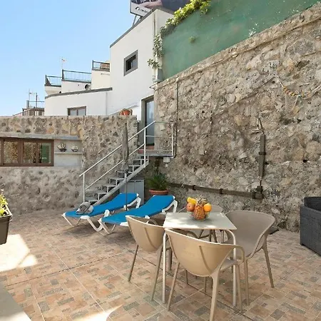 Bisangel House *